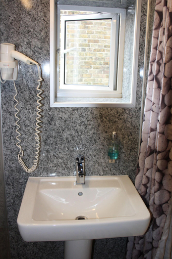 Bathroom 4, London Visitors Hotel, London