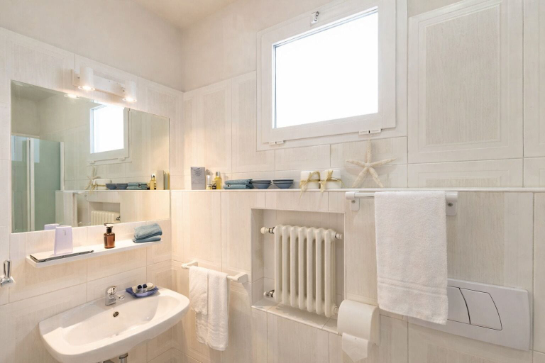 Bathroom, Hotel Roland, Rimini