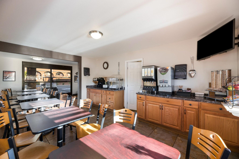 Food & Drinks 5, GreenTree Inn Sedona, Yavapai
