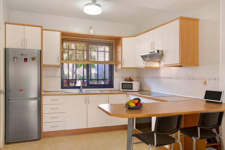 Others 5, Free Airport Shuttle and Parking, Las Palmas