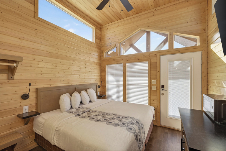 Room 5, Cozy Tiny Home 2 King Room Sleeps 4, Coconino