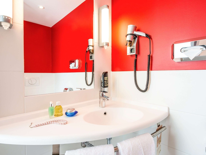 Bathroom 4, ibis Muenchen Airport Sued, Freising