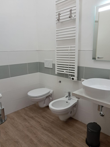 Bathroom 2, Al Giardino Segreto, Monza and Brianza
