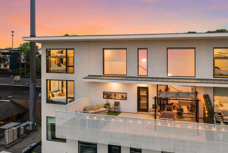 Room 4, New Walk to Gulch - Private Penthouse Pool Deck Views, Davidson