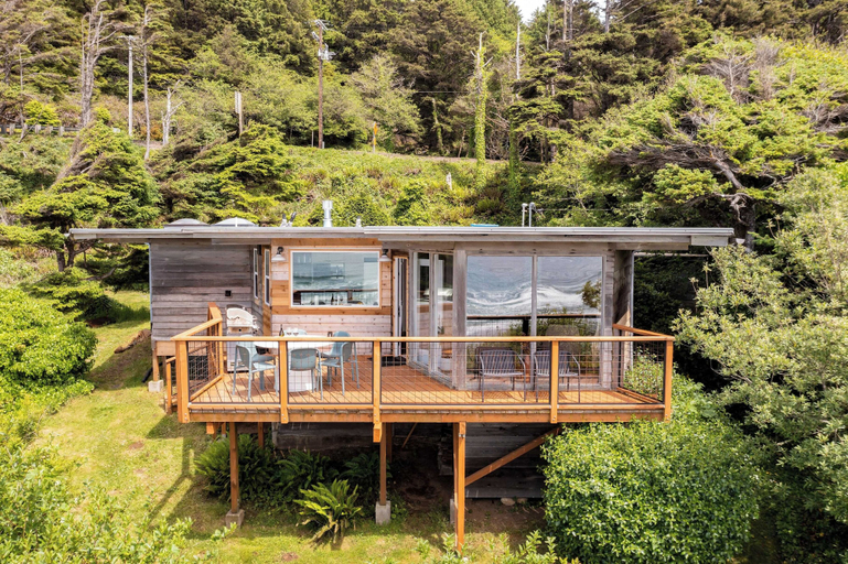 Exterior & Views 2, Sunset Cove by Avantstay Beachfront w/ Balcony!, Clatsop