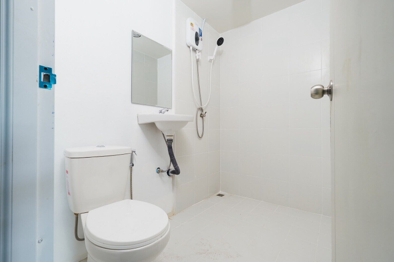Bathroom 4, Sleep Pop Ekkamai 42, Khlong Toey