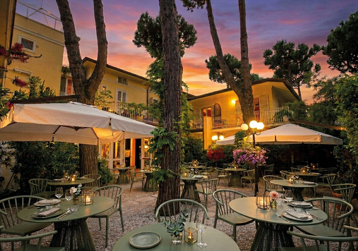 Food & Drinks 5, JR Resort Logos Forte dei Marmi, Lucca