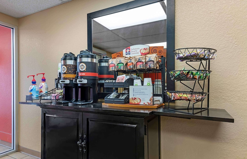 Food & Drinks 5, Studio 6 Extended Stay Rochester Greece NY, Monroe