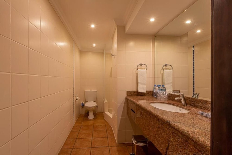 Bathroom 3, Cardoso Hotel, Maputo