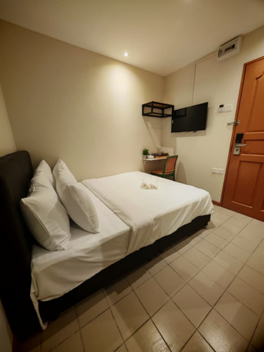 Bedroom 4, Swing & Pillows @ Damansara Uptown, Petaling Jaya, Petaling Jaya