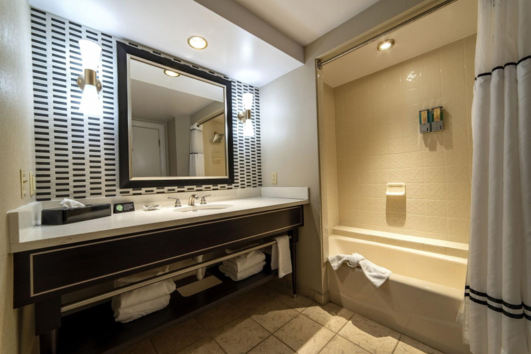 Bathroom 4, Caesars Southern Indiana Hotel & Casino - A Caesars Rewards Destination, Harrison