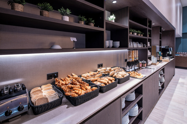 Food & Drinks 5, OZO Hotels De President Amsterdam Schiphol Airport, Haarlemmermeer