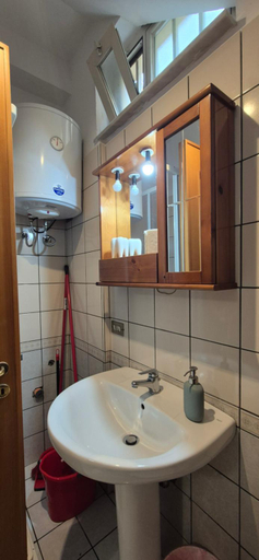 Bathroom 2, Essenze di Sicilia Apartment, Messina
