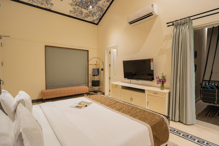 Room 2, ELIVAAS Yashgeet 4 BHK Villa with Pool, North Goa