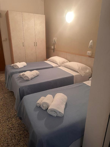 Bedroom 2, hotel adriatico, Rimini