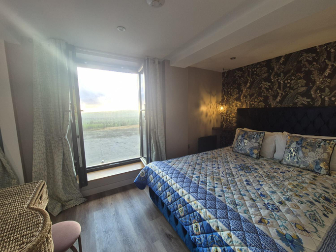 Bedroom 2, The Wellsprings Lodges and Restaurant, Lancashire