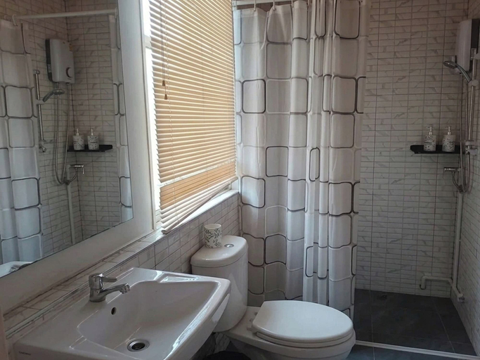Bathroom 4, Shade House - Bitec Bangna, Bang Na
