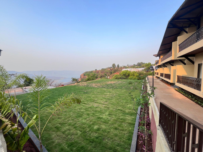 Exterior view 4, DEL LUUNA, Satara