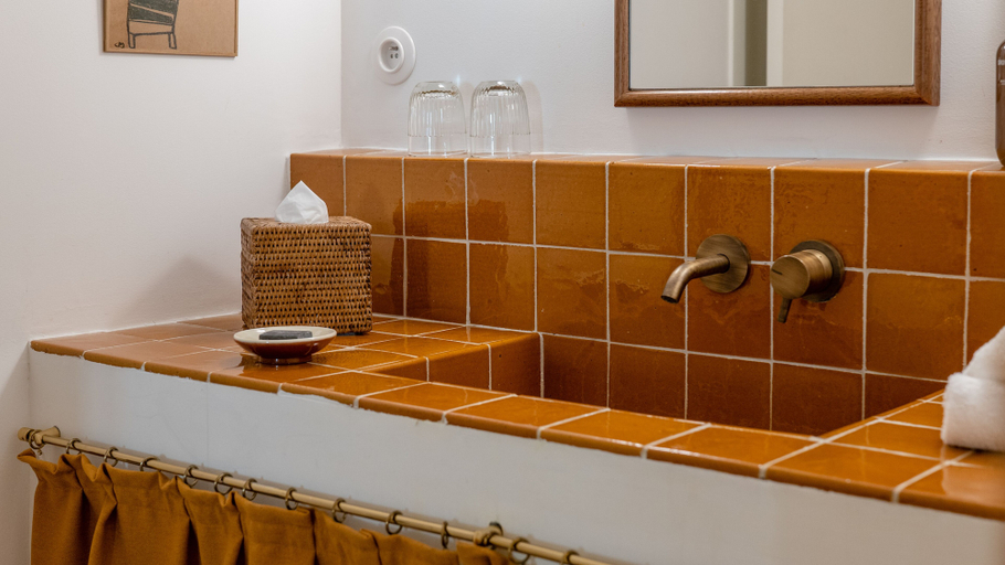 Bathroom 4, Le Moulin, Vaucluse