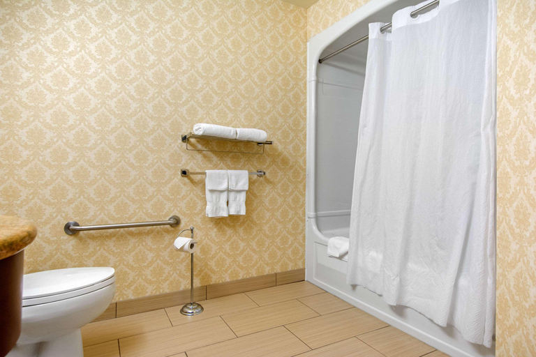 Bathroom 4, Comfort Inn & Suites Levis, Les Chutes-de-la-Chaudière