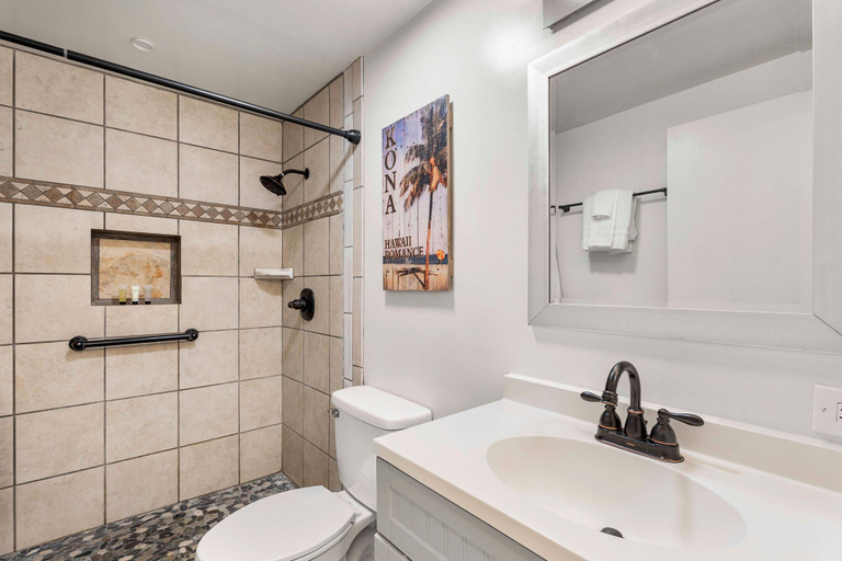 Bathroom 4, Kona Plaza#203, Hawaii