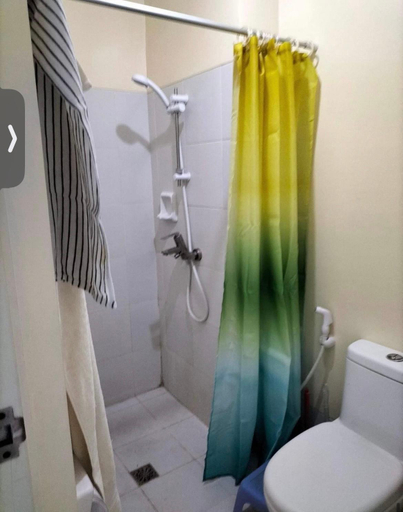 Bathroom 2, Charming Condo with Private Pool in Las Pias, Philippines, Las Piñas