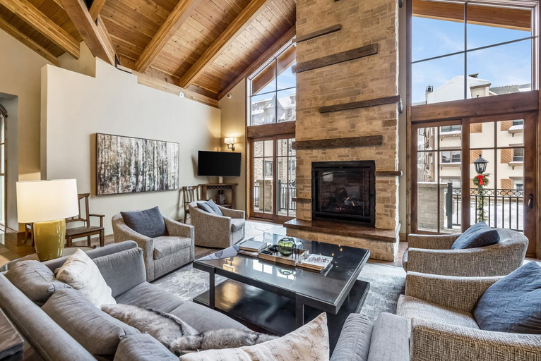 Public Area, Alpine Getaway - Spacious 2BR & 2BA Near Hiking & Biking, Eagle
