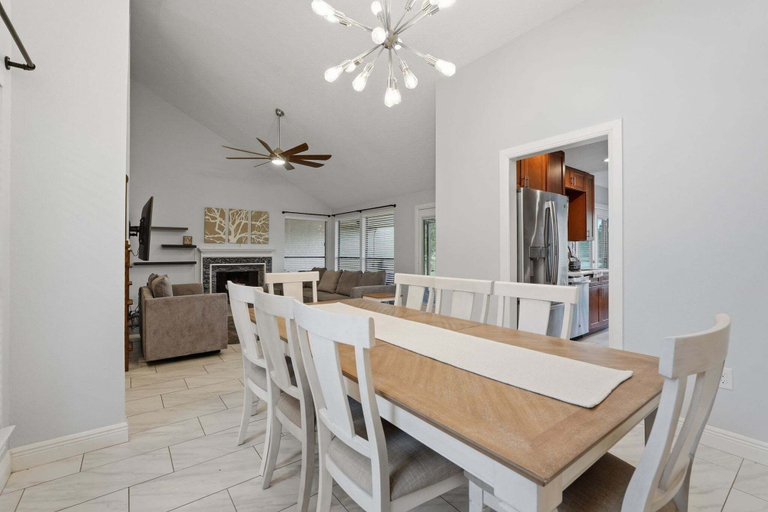 Dining 5, Serene Waterfront Haven Spacious 3BR Townhouse In Newport, Houston