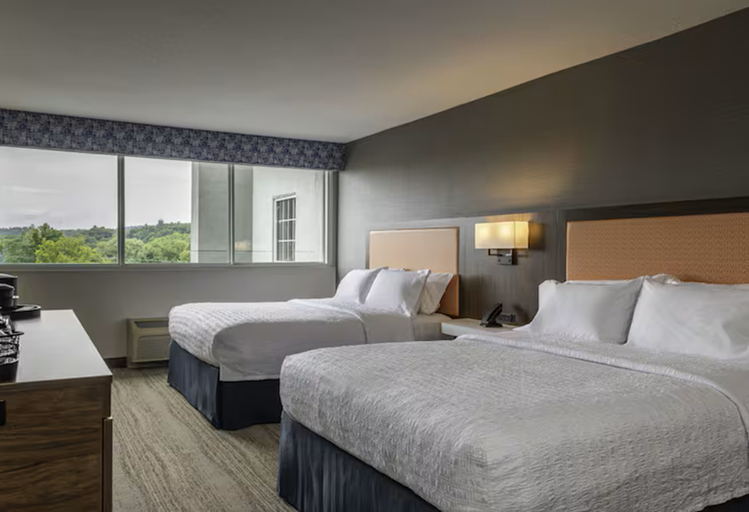 Bedroom 3, Hampton Inn By Hilton Manchester, Hillsborough