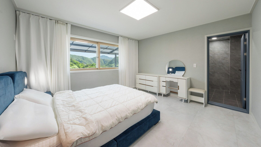 Bedroom 3, Gapyeong Dream Pool Villa Pension, Gapyeong