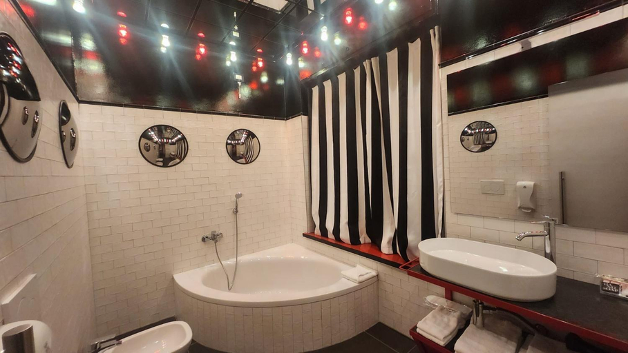 Bathroom 2, C rooms - Suite a tema con vasca - Motel Monza, Milano