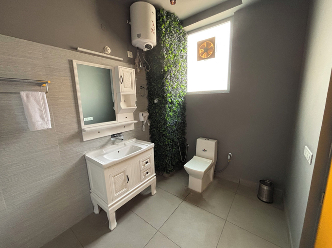 Bathroom 2, Cullinan Hotel & Restaurant, Bilaspur