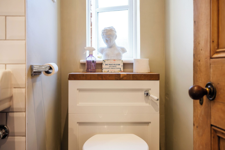 Bathroom 2, Beautiful Two BD Cottage in Oxfordshire, Oxfordshire