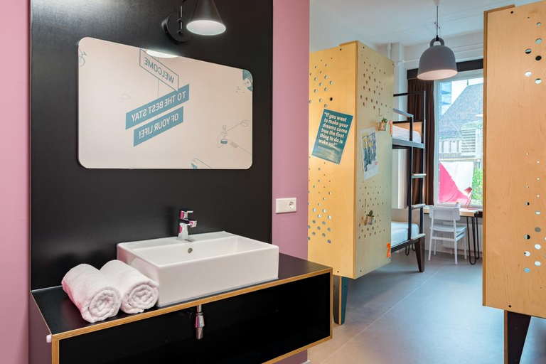 Bathroom, Stayokay Utrecht Centrum, Utrecht