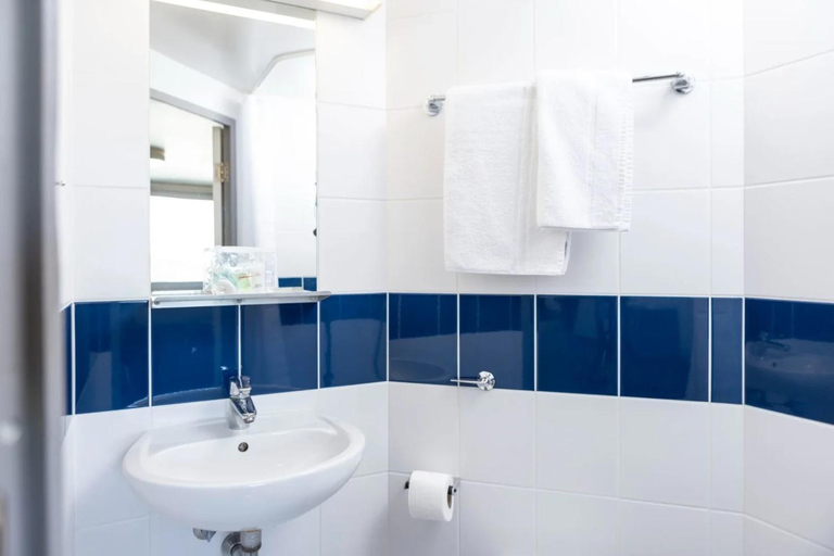 Bathroom 5, Burley Road in City Centre - Leeds, Leeds