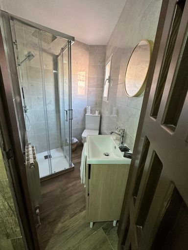 Bathroom 4, El Hortal I Llo, Teruel