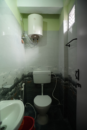 Bathroom 4, SYNTILLA SILVER CASCADE INN, Dindigul