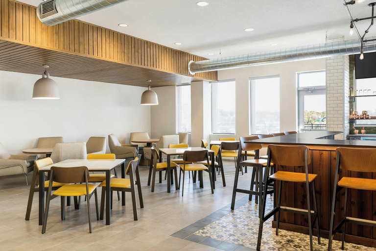 Food & Drinks 4, Fairfield Inn & Suites by Marriott Des Moines Downtown, Polk
