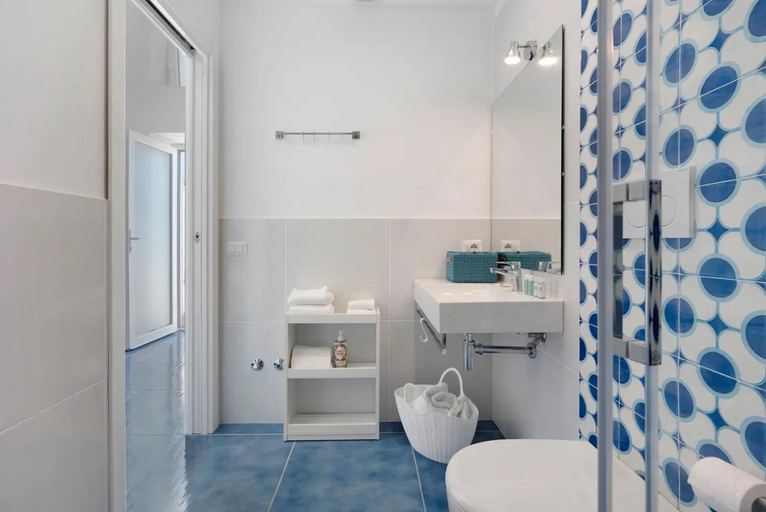 Bathroom 3, Blue View Luxury Rooms, Salerno