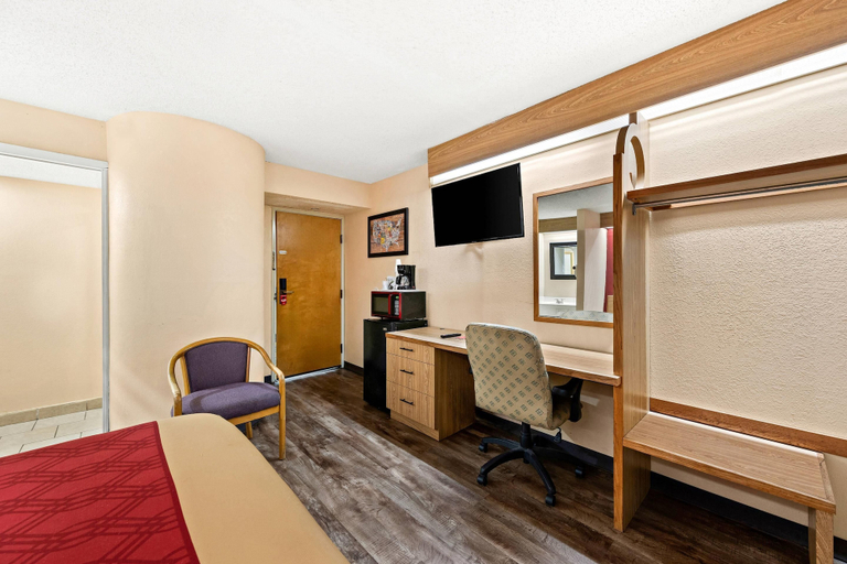 Bedroom 3, Econo Lodge London North, Laurel