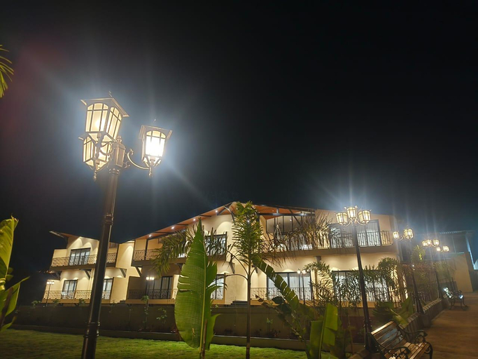 Exterior view 4, DEL LUUNA, Satara
