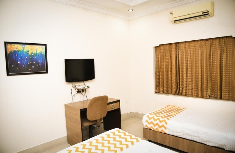 Room 5, CrossRoads - An Apartment Hotel, North 24 Parganas