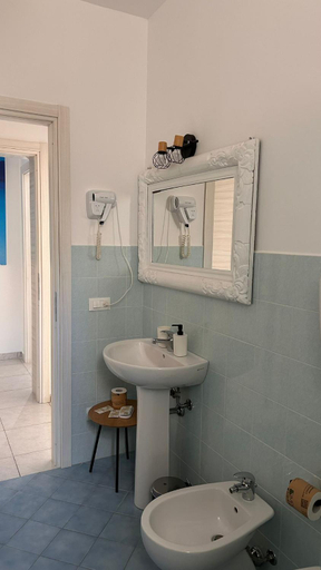 Bathroom 2, A Due Passi dal Centro, Trapani
