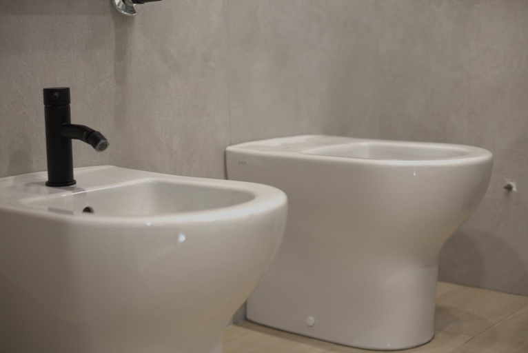 Bathroom 4, Real poggio, Napoli