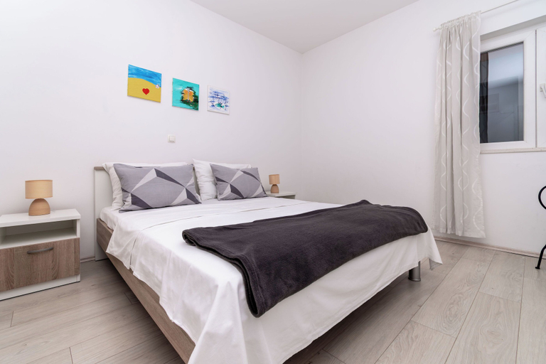 Others 5, Apartments Cezar, Split