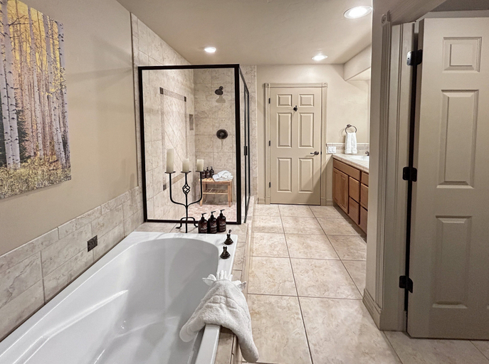 Bathroom 3, Victorian Chateau Retreat 3 Bedroom Townhouse, Mesa