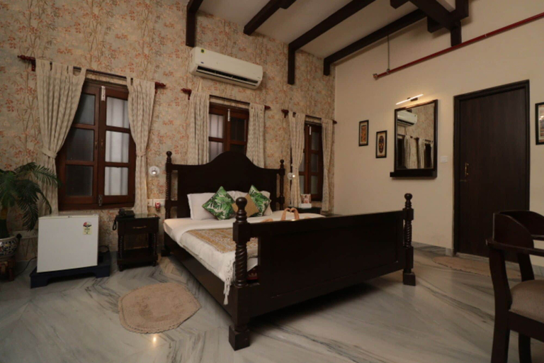 Room 3, Eennra Oiitijhyya, Kolkata