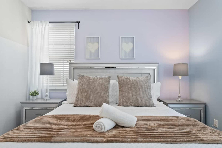 Room 3, Luxury 10br Resort Villa w Pool 10min to Disney, Osceola