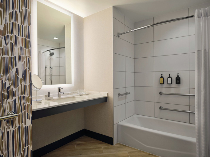 Bathroom 4, The Alexander, Autograph Collection, Marion