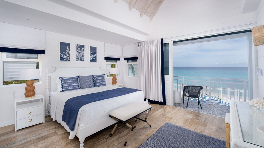 Room 2, Sea Breeze House 4 Bedroom Villa